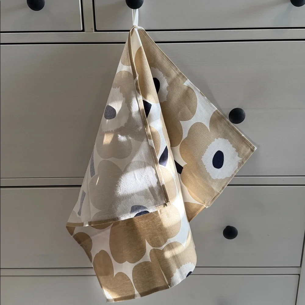 Marimekko Beige and White Unikko Poppy Floral Kitchen Towel NWOT